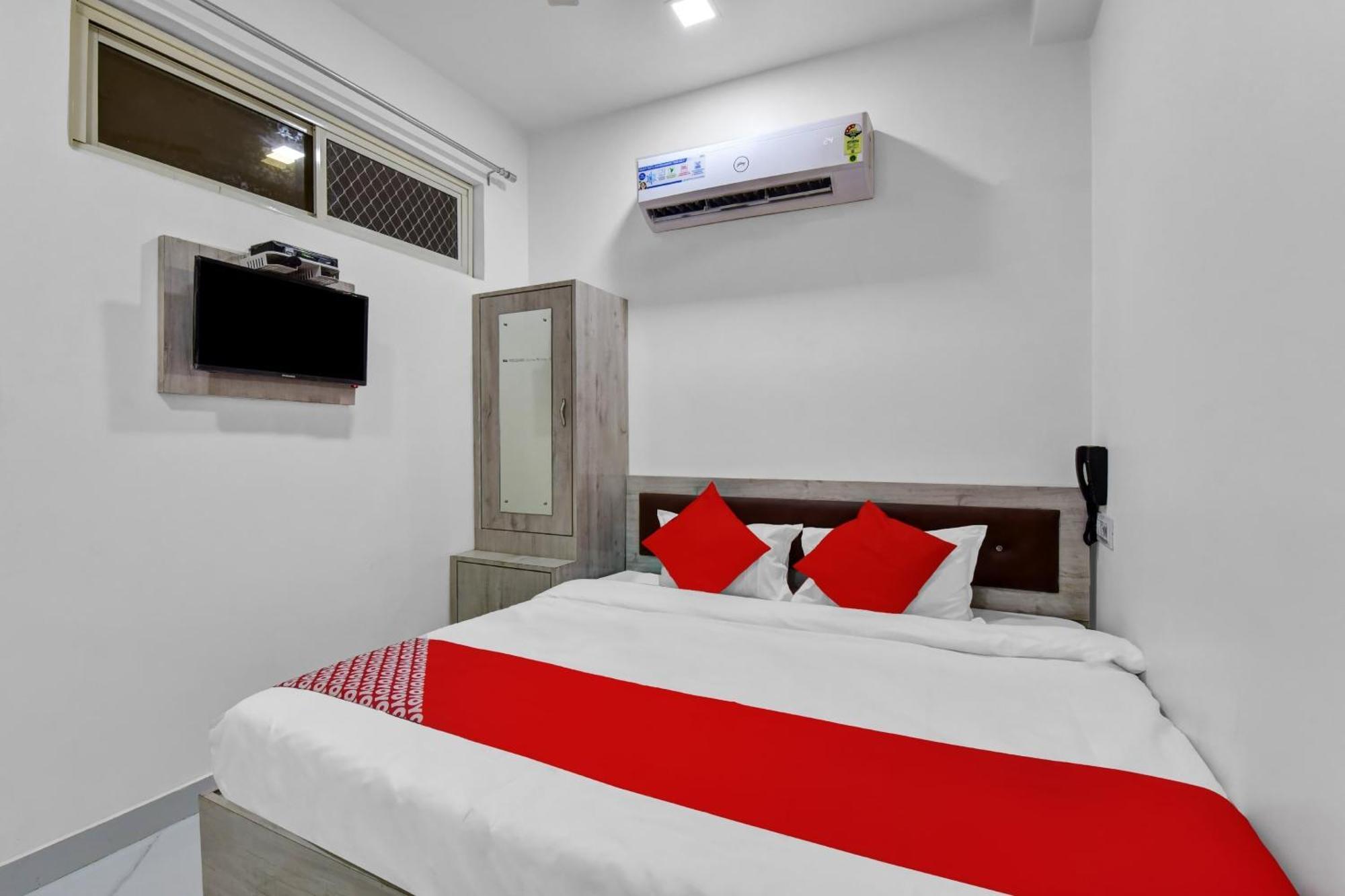 Hotel O Grand L M Ajmer Exteriör bild