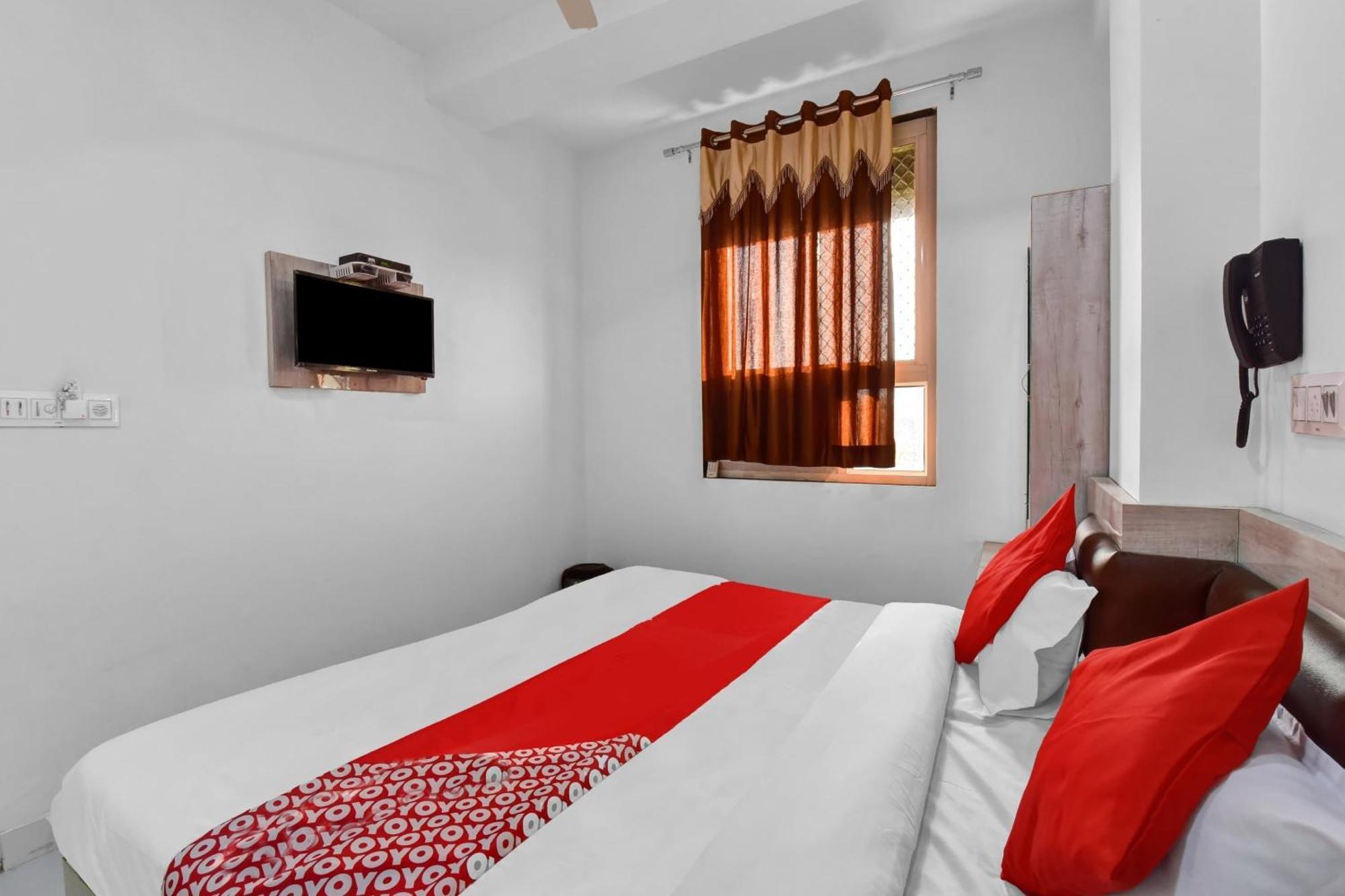 Hotel O Grand L M Ajmer Exteriör bild